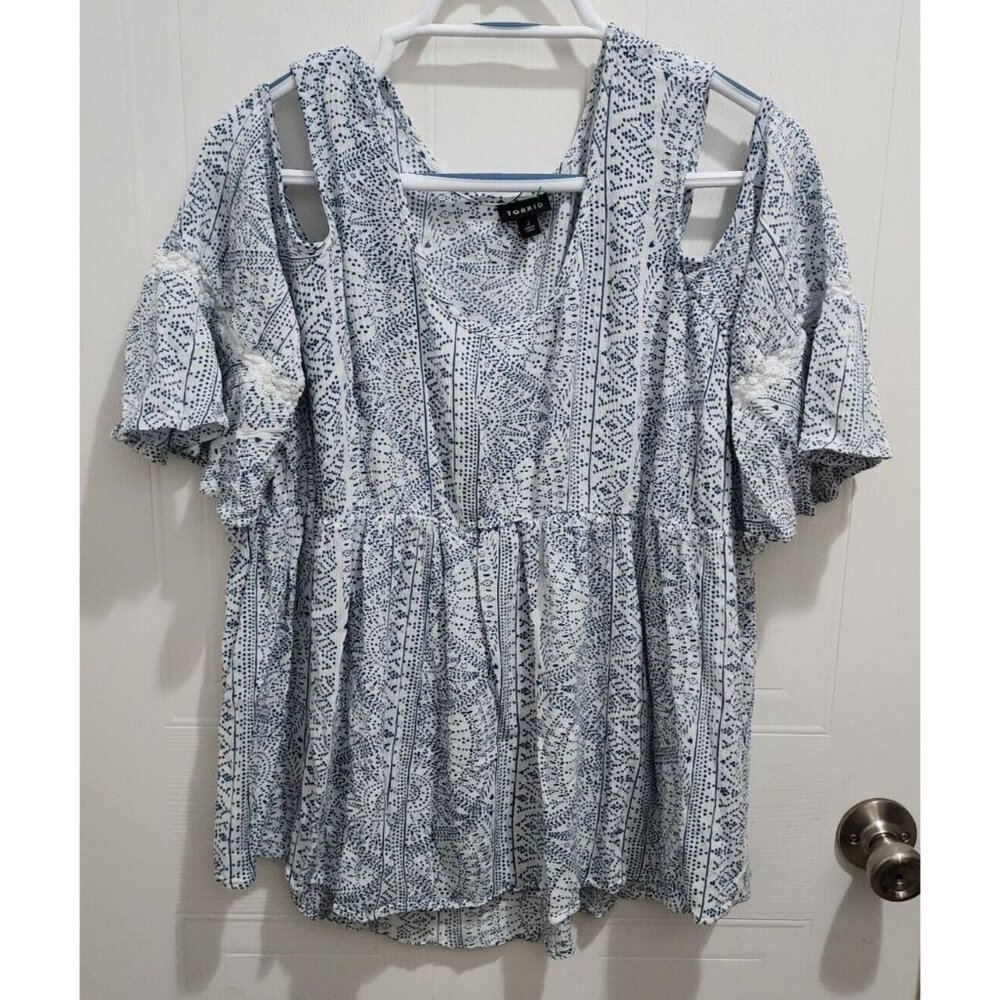 Torrid Womens Short Cold Shoulder Trumpet Sleeve Top blue/White Print Plus Sz 2X